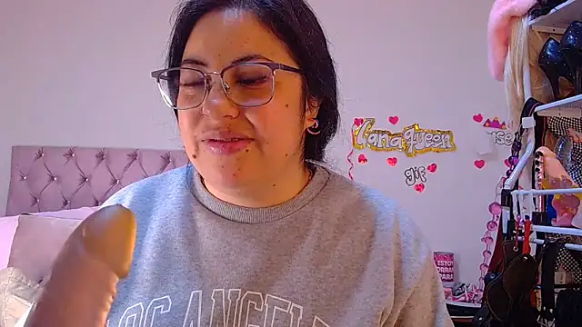 lanaqueen699 online show from June 16, 2026, 12:27 pm