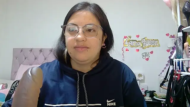 lanaqueen699 online show from April 30, 2026, 12:34 pm