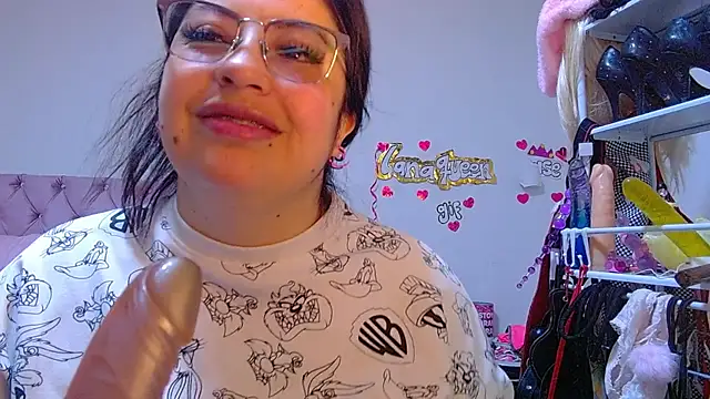 lanaqueen699 online show from June 3, 2026, 12:17 pm