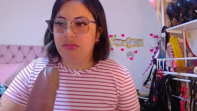 lanaqueen699 online show from April 29, 2026, 6:25 pm