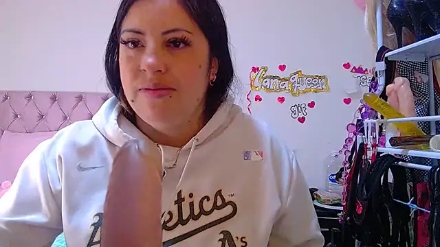 lanaqueen699 online show from May 6, 2026, 12:20 pm