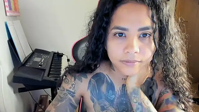 Snapshot of Ama_music chatting on October 15, 2025, 10:01 am Ama music online show from October 15, 2025, 10:01 am