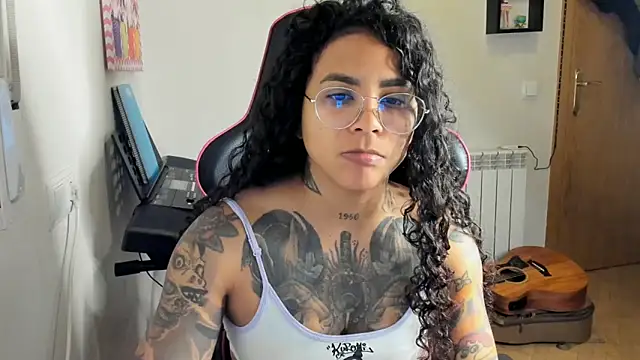 Snapshot of Ama_music chatting on November 5, 2025, 10:18 am Ama music online show from November 5, 2025, 10:18 am