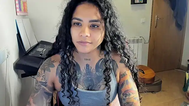 Snapshot of Ama_music chatting on November 4, 2025, 10:52 am Ama music online show from November 4, 2025, 10:52 am