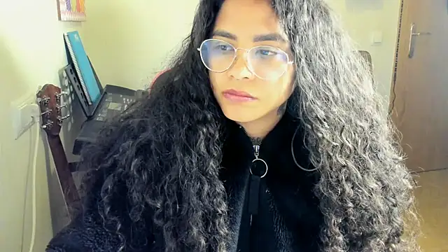 Snapshot of Ama_music chatting on November 26, 2025, 2:06 pm Ama music online show from November 26, 2025, 2:06 pm