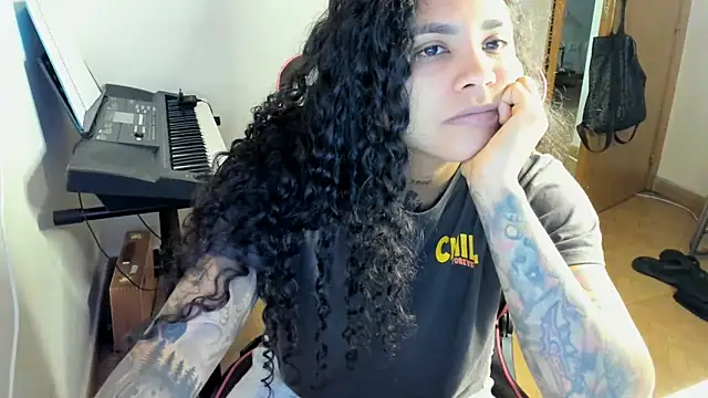 Snapshot of Ama_music chatting on October 9, 2025, 7:20 am Ama music online show from October 9, 2025, 7:20 am