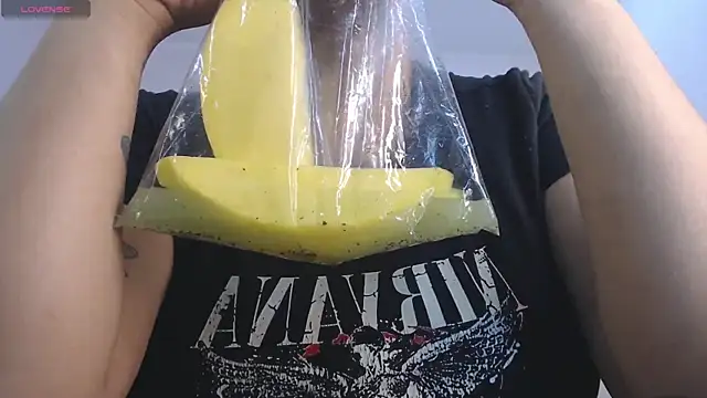 Snapshot of april_bunnyy chatting on November 21, 2025, 5:45 pm april bunnyy online show from November 21, 2025, 5:45 pm