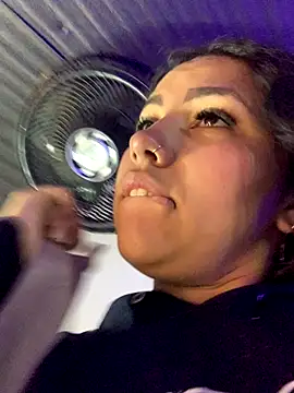 Snapshot of Larabrooks chatting on November 6, 2025, 7:18 pm Larabrooks online show from November 6, 2025, 7:18 pm