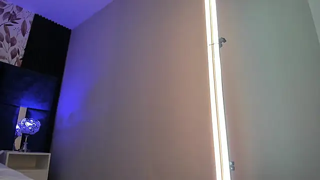 Snapshot of Larabrooks chatting on November 12, 2025, 7:07 pm Larabrooks online show from November 12, 2025, 7:07 pm