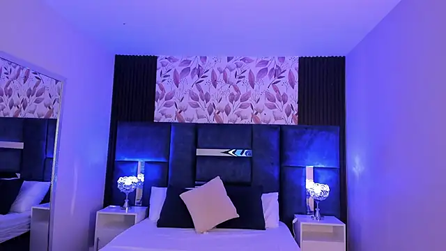 Snapshot of Larabrooks chatting on November 11, 2025, 7:52 pm Larabrooks online show from November 11, 2025, 7:52 pm