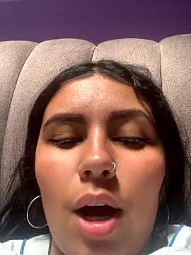 Snapshot of Larabrooks chatting on October 7, 2025, 5:47 pm Larabrooks online show from October 7, 2025, 5:47 pm