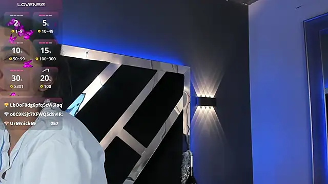 Snapshot of Larabrooks chatting on November 13, 2025, 7:40 pm Larabrooks online show from November 13, 2025, 7:40 pm