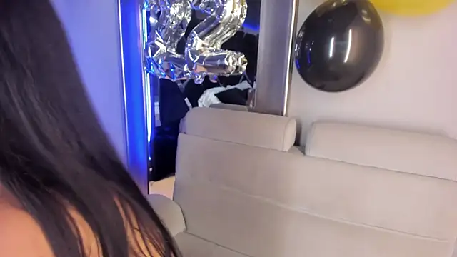 Larabrooks online show from July 2, 2026, 7:53 pm