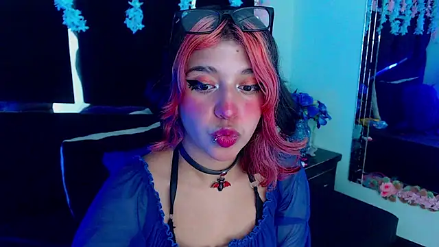 UnderBaby  online show from January 17, 2025, 8:11 pm