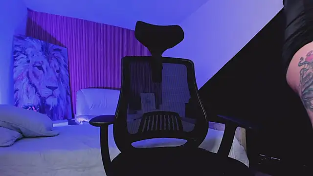 Snapshot of Melany_Luv chatting on October 28, 2025, 10:41 pm Melany Luv online show from October 28, 2025, 10:41 pm