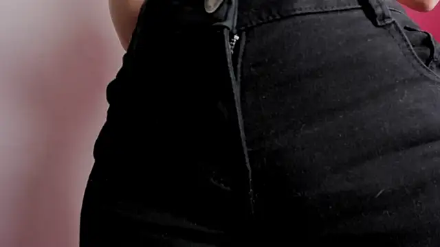 Snapshot of Melany_Luv chatting on October 25, 2025, 9:04 pm Melany Luv online show from October 25, 2025, 9:04 pm