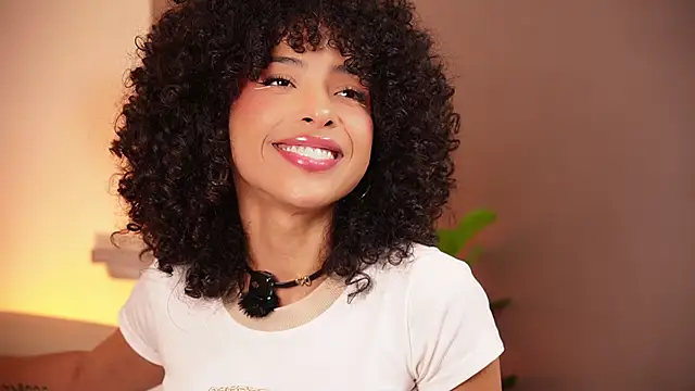 Snapshot of OSHUN_ chatting on June 6, 2026, 10:15 pm OSHUN online show from June 6, 2026, 10:15 pm