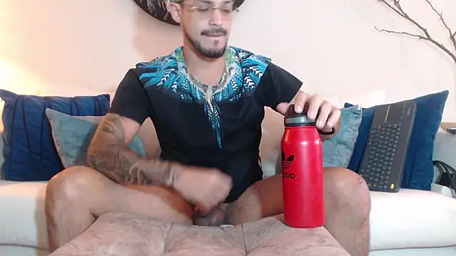 Snapshot of DirtyDanteX chatting on June 7, 2026, 12:43 pm DirtyDanteX online show from June 7, 2026, 12:43 pm