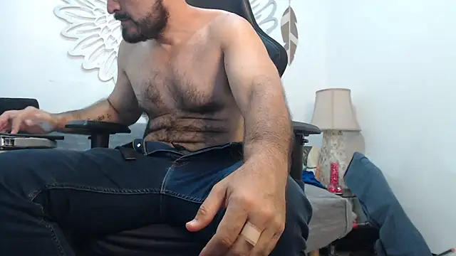 Snapshot of SbasTone_Muscle chatting on March 26, 2026, 2:59 pm SbasTone Muscle online show from March 26, 2026, 2:59 pm