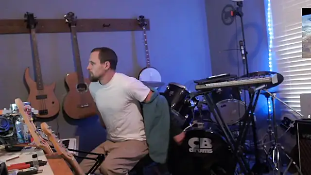 Snapshot of itsjameswebbscope chatting on March 5, 2026, 6:37 pm itsjameswebbscope online show from March 5, 2026, 6:37 pm