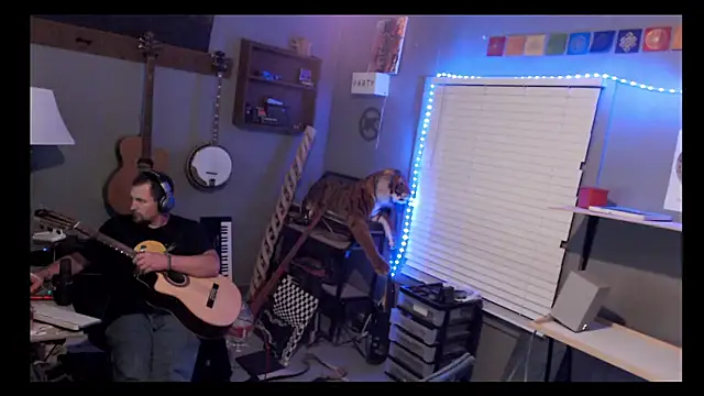 Snapshot of itsjameswebbscope chatting on May 4, 2026, 6:38 am itsjameswebbscope online show from May 4, 2026, 6:38 am