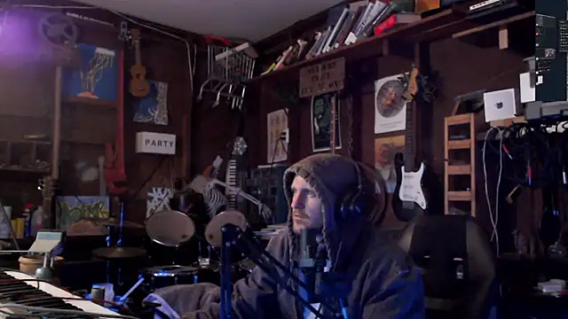 Snapshot of itsjameswebbscope chatting on November 14, 2025, 2:21 pm itsjameswebbscope online show from November 14, 2025, 2:21 pm