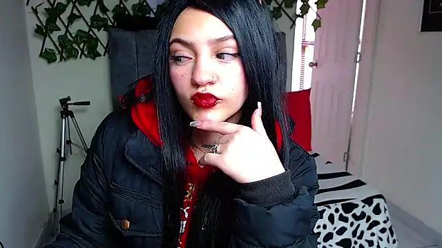 Violettasquirt online show from June 19, 2026, 3:07 pm