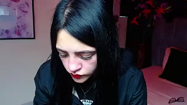 Violettasquirt online show from December 5, 2025, 1:32 pm