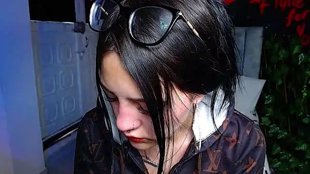 Violettasquirt online show from April 29, 2026, 2:43 pm