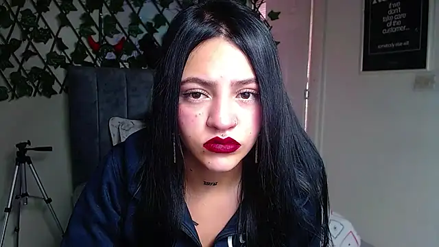 Violettasquirt online show from June 9, 2026, 1:23 pm