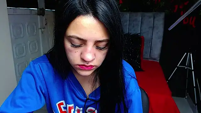 Violettasquirt online show from May 13, 2026, 2:13 pm
