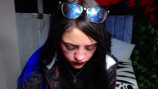 Violettasquirt online show from April 27, 2026, 1:53 pm