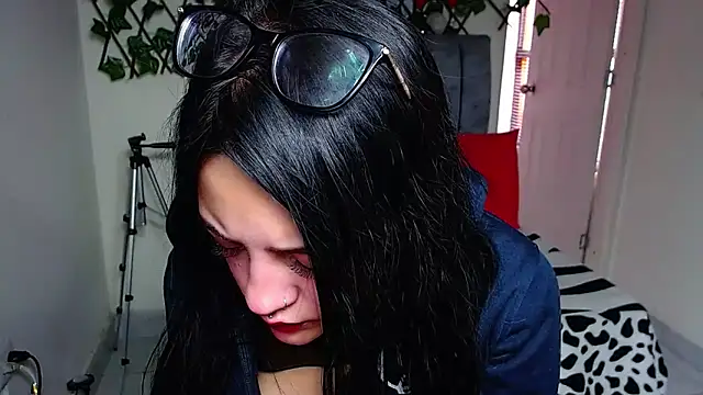 Violettasquirt online show from June 17, 2026, 1:43 pm