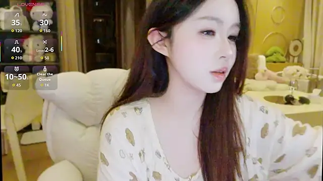 Hazel-11 online show from December 3, 2025, 1:54 pm