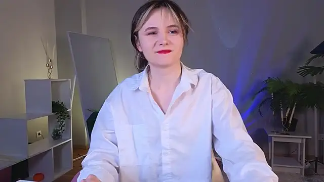 Snapshot of CiriRianonn chatting on November 28, 2025, 5:51 am CiriRianonn online show from November 28, 2025, 5:51 am