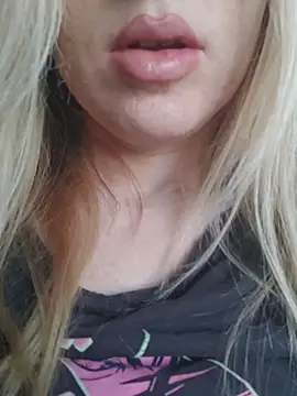 Snapshot of Linda_999 chatting on February 8, 2025, 12:28 pm Linda 999 online show from February 8, 2025, 12:28 pm