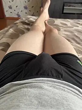 Snapshot of red_red00 chatting on April 1, 2026, 8:04 am red red00 online show from April 1, 2026, 8:04 am