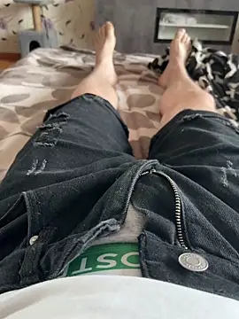 Snapshot of red_red00 chatting on March 5, 2026, 6:10 am red red00 online show from March 5, 2026, 6:10 am