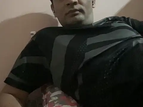 Snapshot of NiceBoy9099 chatting on November 16, 2025, 5:50 pm NiceBoy9099 online show from November 16, 2025, 5:50 pm