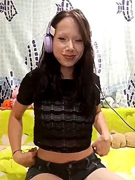 Snapshot of SashaGrinch chatting on October 5, 2025, 4:42 pm SashaGrinch online show from October 5, 2025, 4:42 pm