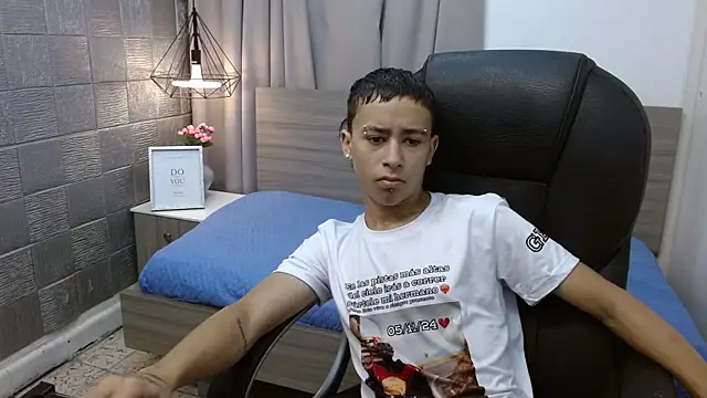 Xavii18 online show from December 5, 2024, 4:06 pm