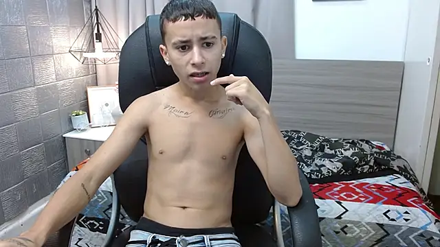 Xavii18 online show from February 15, 2025, 1:05 pm