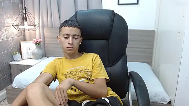 Xavii18 online show from February 6, 2025, 5:09 pm