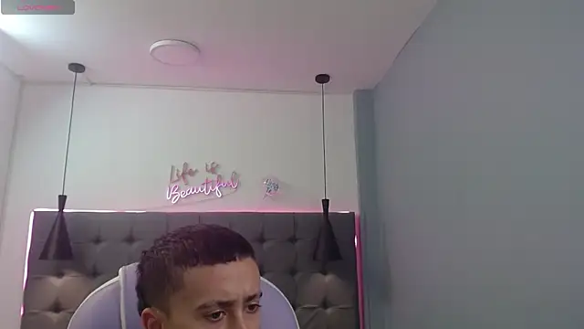 Xavii18 online show from March 11, 2025, 4:29 pm