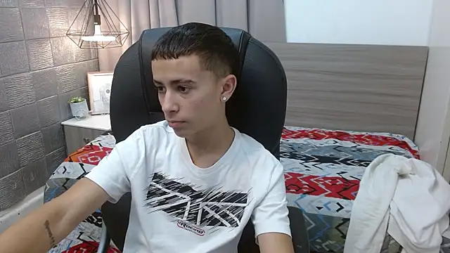 Xavii18 online show from February 13, 2025, 2:42 pm