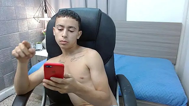 Xavii18 online show from December 4, 2024, 7:17 pm