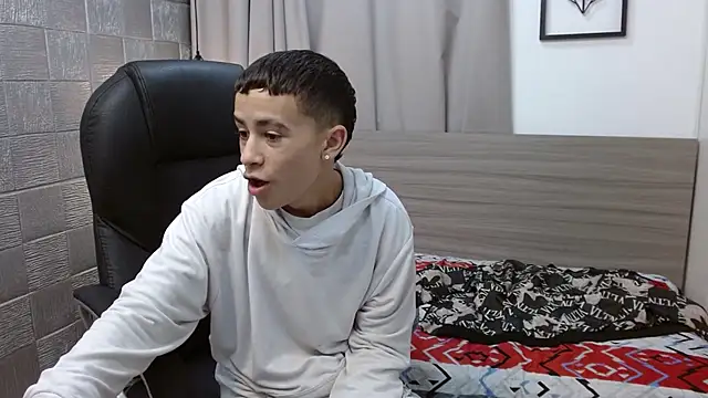 Xavii18 online show from February 15, 2025, 7:17 pm