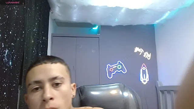 Xavii18 online show from March 6, 2025, 4:38 pm