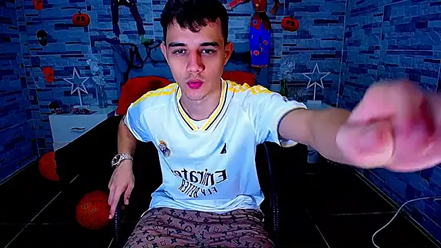 Snapshot of ADAM_HOT chatting on October 16, 2025, 8:50 pm ADAM HOT online show from October 16, 2025, 8:50 pm