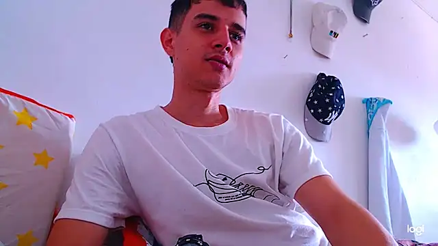 Snapshot of ADAM_HOT chatting on November 16, 2025, 7:18 pm ADAM HOT online show from November 16, 2025, 7:18 pm